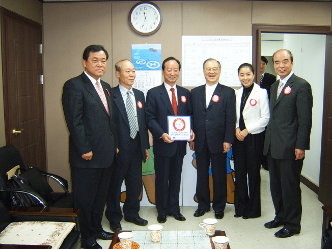 국민중심당, 매니페스토 실천을 위한 상징버튼 정당전달식