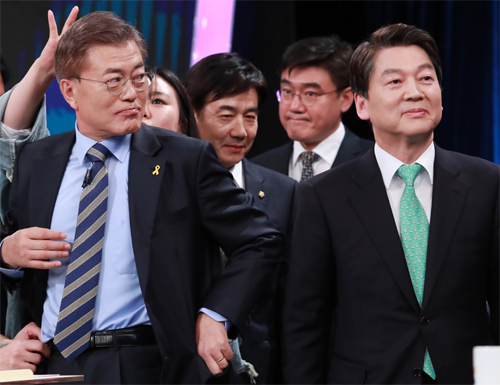 [동아일보] 불쑥 ‘쪽지 공약’.. 돈 어디에 얼마나 필요한지는 아직도 ‘미정’