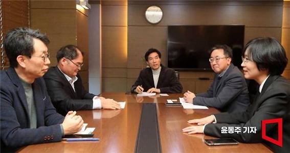 [아시아경제]”정치자금, 회계 투명성 확보해야 정치문화도 바뀐다”